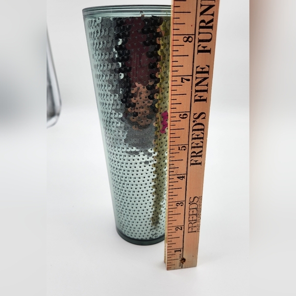 Starbucks Green Drinkware with Textured Design and Clear Lid - Picture 5 of 7